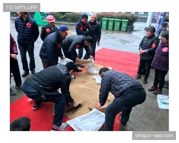 王燊超今天又穿着运动服，路边买菜的样子居然比赛场上接地气多了！