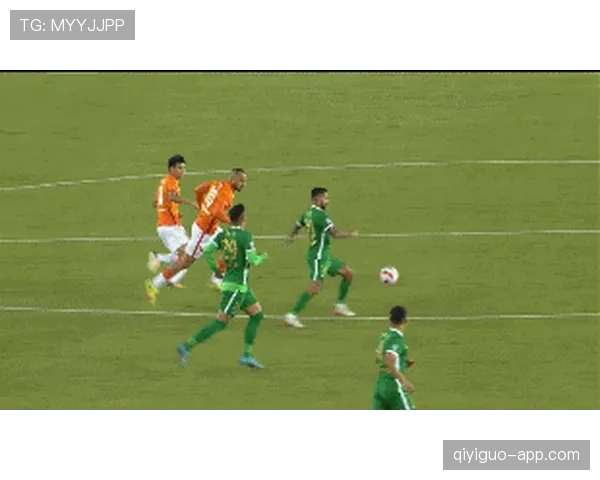 禁区犯规判罚为何常引发争议？裁判标准全解析